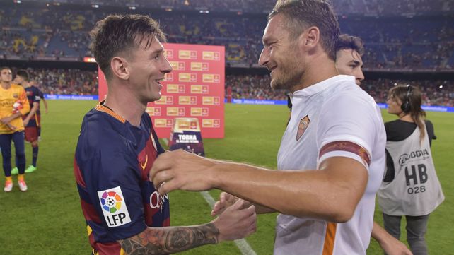 Messi felicitó a Totti Messi felicitó a Totti
