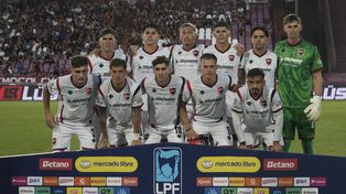 En la dura goleada goleada que sufrió en Lanús, ninguno pudo hacer reaccionar a un Newells que se hunde cada fecha cada vez más.