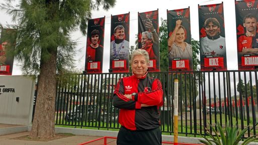 El formador de Newells que tuvo a Lionel Messi, Scaloni y hasta un referente de Central