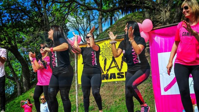 El Parque Urquiza se cubrió de rosa para concientizar sobre el cáncer de mama