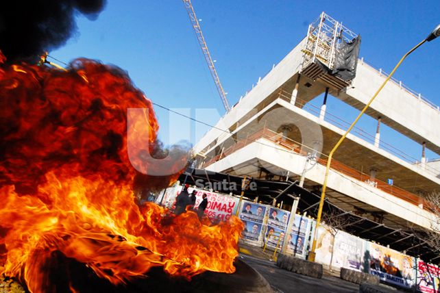 La Uocra continuó con las protestas y volvió a cortar el tránsito en la ciudad