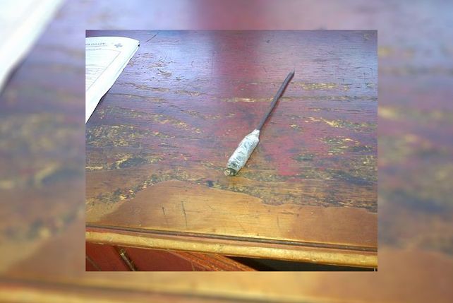 El arma secuestrada por el personal policial en el estacionamiento del Cullen.