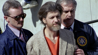 Kaczynski es retirado de una audiencia judicial en abril de 1996. En 1998 fue condenado a cadena perpetua. Murió en prisión.&nbsp;