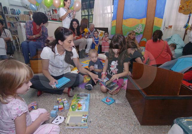 Para todos. La bebeteca dispone de textos de los más variados para niños de entre los 0 y 4 años./ José Busiemi.