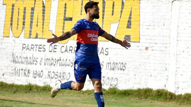 Agustín Príncipe celebra uno de sus tantos goles en Central Córdoba. Ahora visita a Mercedes y precisa prenderse.