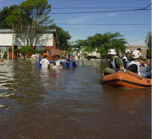 Una de las trágicas postales de las inundaciones de 2003 que dejaron más de 120 muertos.