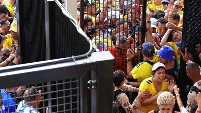 Incidentes en el ingreso del estadio para la final de la Copa América Incidentes en el ingreso del estadio para la final de la Copa América