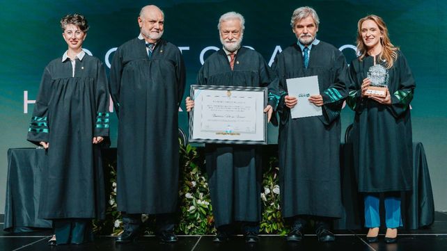 Tonucci recibió el Honoris Causa de la Universidad Siglo 21.