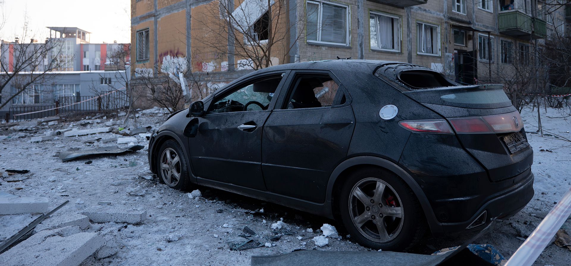 Un edificio de apartamentos fue dañado tras un ataque con misiles y drones rusos en Kiev, Ucrania, el martes 3 de febrero de 2026. (Foto AP/Dan Bashakov) Un edificio de apartamentos fue dañado tras un ataque con misiles y drones rusos en Kiev, Ucrania, el martes 3 de febrero de 2026. (Foto AP/Dan Bashakov)