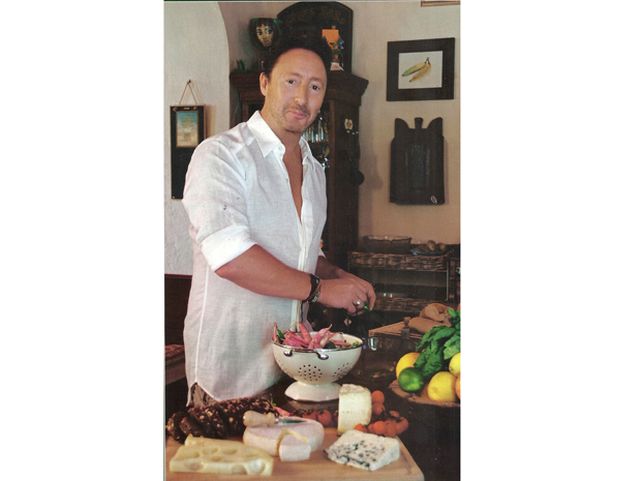 La vida de Julian Lennon a los 50 en su mansión de Francia