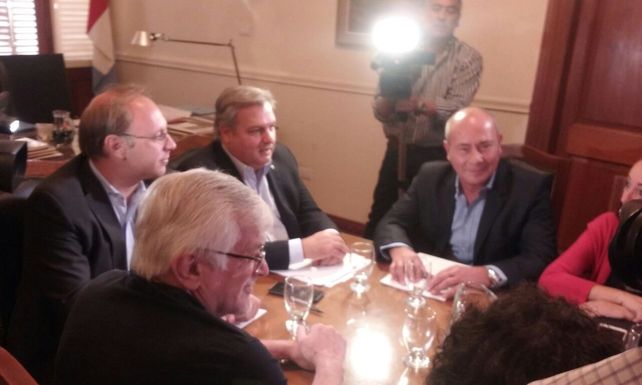 Paritarias: Se encuentran reunidos representantes de los trabajadores y de gobierno