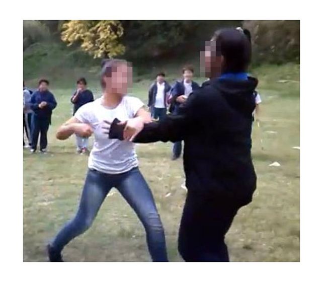 Brutal pelea entre dos alumnas de una escuela de Paraná