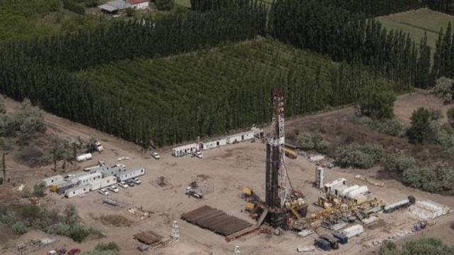 El derrame contaminó suelo y agua