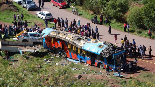 Cusco. El colectivo de la empresa de transporte interprovincial Power dio tres vueltas de campana.