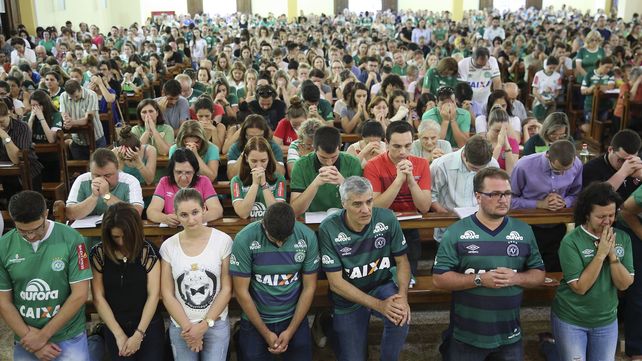 La tragedia del Chapecoense enlutó al fútbol mundial