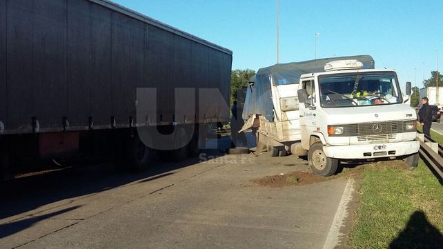 Triple choque en avenida Mar Argentino a la altura del Card