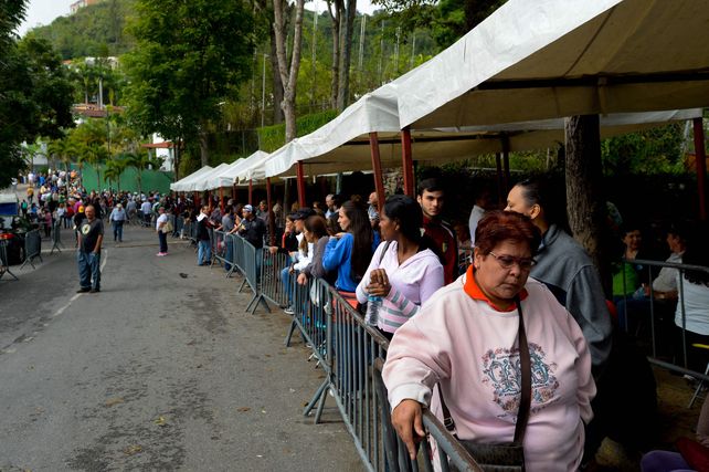 Tediosa espera. Por la escasez