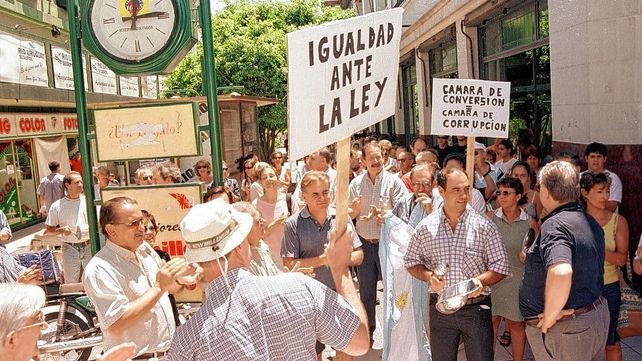 El Bono Federal fue el símbolo de la crisis de 2001 en Entre Ríos y en seguida hubo denuncias por la estafa.