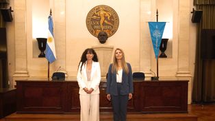 Asumió Laura Tarabella, la primera rectora mujer en los 106 años de historia de la UNL