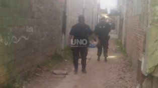Rosario: un enfrentamiento a balazos entre delincuentes dejó un muerto y un herido