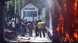Incendiaron formaciones en estaciones de Haedo y Ramos Mej&iacute;a tras descarrilamiento de un tren