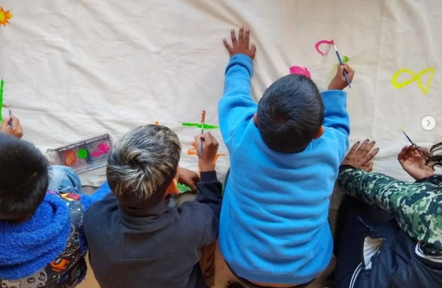 La Asociación Civil Fijando Miradas trabaja desde 2014 en el barrio Qom de Juan José Paso y Travesía.&nbsp;
