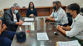 La obra pata la comisaría de San Benito consiste en una nueva cubierta de techo con su correspondiente estructura de sostén, canaletas y desagües pluviales