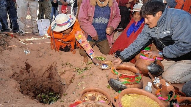 Corpachada. Los pueblos ancestrales rinden tributo grupal a la Pachamama