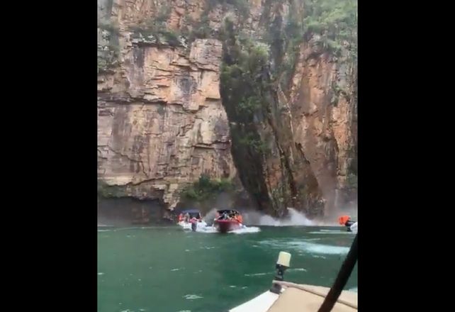 Video: muertos, desaparecidos y heridos tras una derrumbe sobre lanchas con turistas en Brasil