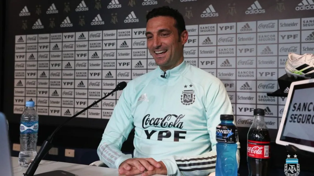 Lionel Scaloni: El que responda se quedará en el arco