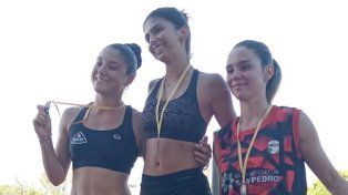 Paula Leiva (centro) de Velocidad y Resistencia fue una de las figuras en Rosario.