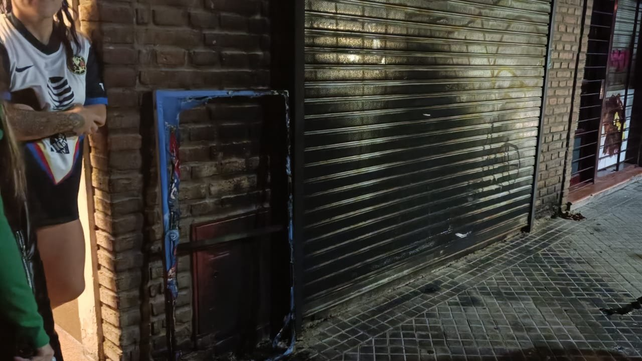 La agencia de loterías de Jujuy al 2300 con los rastros del principio de incendio.&nbsp;