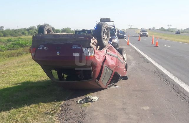 Así quedaron los autos tras protagonizar el accidente en la AU Santa Fe-Rosario