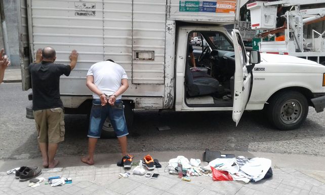 Cayeron presos por conducción temeraria y les secuestraron más de 190 gramos de cocaína