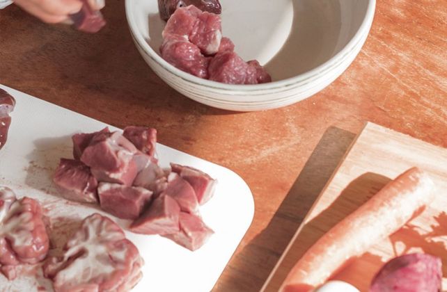 Método BARF, la dieta de alimentos crudos que busca cambiar la nutrición en perros y gatos