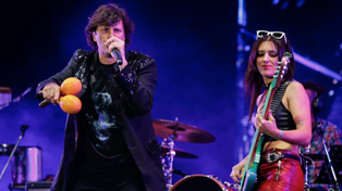 Crio Matínez junto a Luli Bass, bajista de Los Piojos