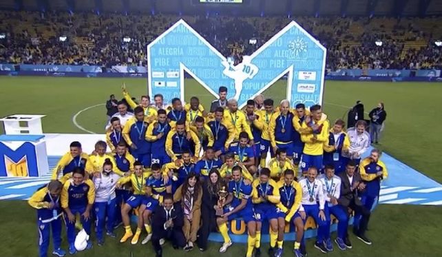 La entrega de premios de Boca junto a las hijas de Diego Maradona