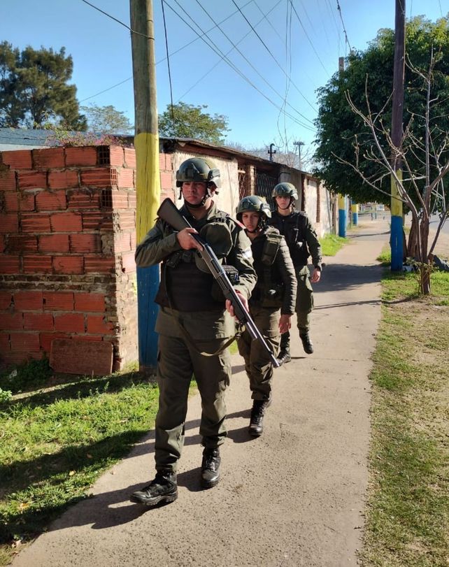 Efectivos de Gendarmería patrullando este sábado en García Manzo y Matienzo