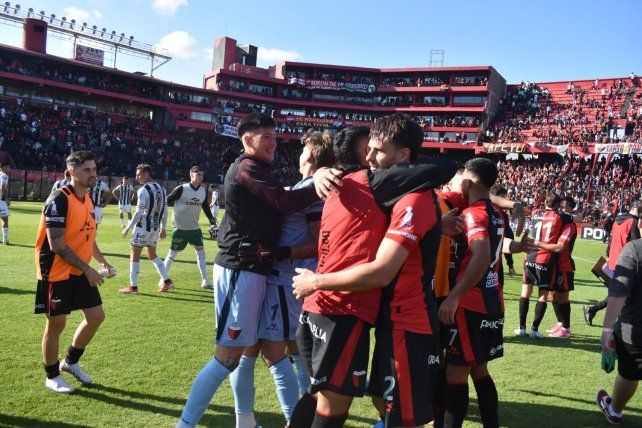 Colón hizo del Brigadier su gran refugio y llega fortalecido a la recta final