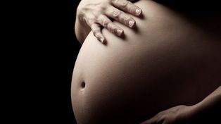 Una mujer quiere tener un nieto quedando embarazada con óvulos de su hija muerta