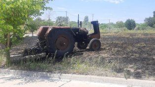Por desperfectos mecánicos comenzó a incendiarse el tractor y luego el fuego se extendió a los pastizales. Ocurrió en un predio de la zona sudodeste de Paraná