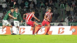 Barracas Central armagó a Sarmiento sobre la hora en Junín