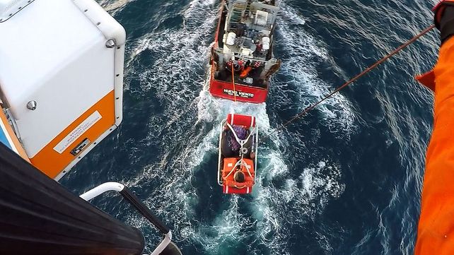 El tripulante fue rescatado de la embarcación a unos 400 kilómetros de la costa de Mar del Plata.