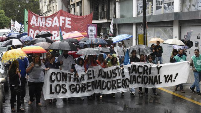 Fuerte reclamo de los gremios en rechazo a la oferta salarial de la ...