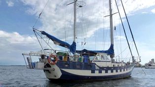 No hay noticias de tres argentinos que navegaban en un velero cerca del Triángulo de las Bermudas