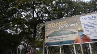 Idas y vueltas. Las nuevas instalaciones tuvieron momentos de paralización, y un avance que dejó sin concluir la pileta olímpica en el nuevo lugar.