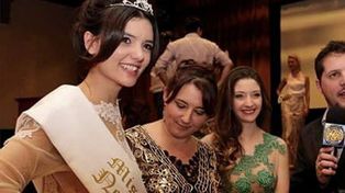 Una joven fue elegida reina de la belleza y la destronaron cuando reveló que es madre