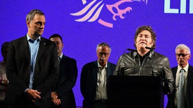 El jefe de Estado se expresó en sus redes sociales al replicar un mensaje a favor del jefe de Gabinete que