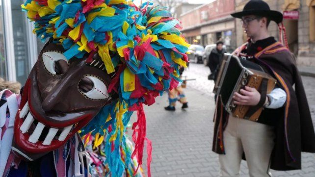 Inauguran una muestra fotográfica sobre carnavales de países europeos​