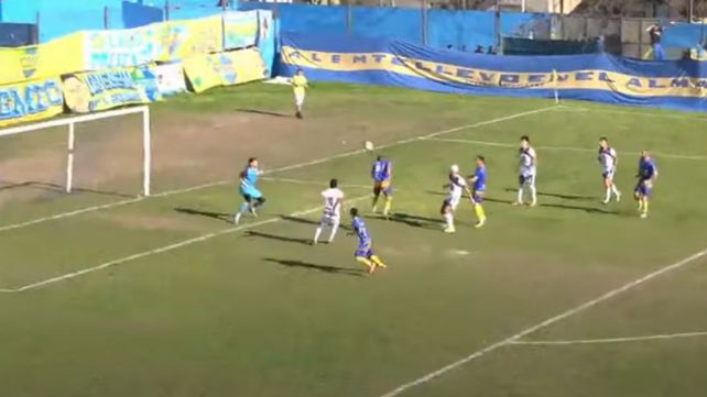 Se viene el 1 a 0 de Leandro N. Alem. Cabezazo de Rematar y nada que hacer para el arquero de Central Córdoba